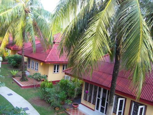 Hotel Palm Village