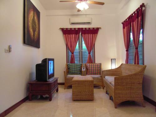 Hotel Palm Village