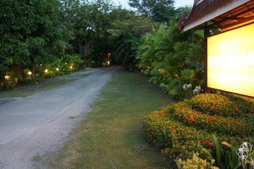Hotel Palm Village
