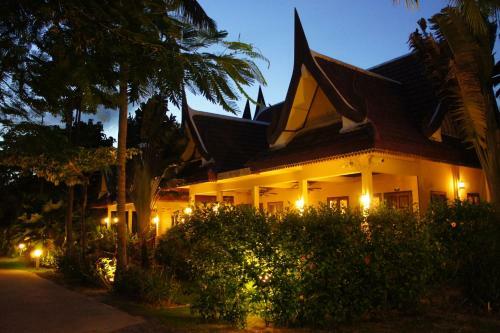 Hotel Palm Village