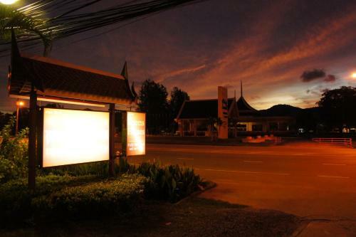 Hotel Palm Village