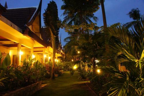Hotel Palm Village