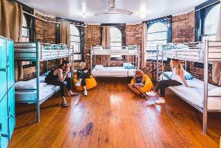 Hostal Base Brisbane Palace Central