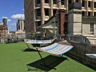 Hostal Base Brisbane Palace Central