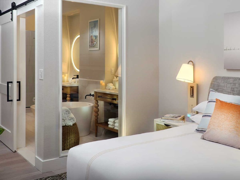 Hotel Pelican Grand Beach Resort