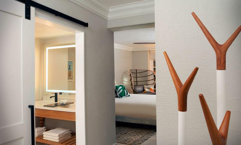 Hotel Pelican Grand Beach Resort