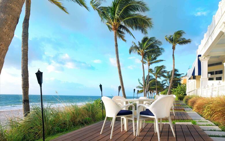 Hotel Pelican Grand Beach Resort