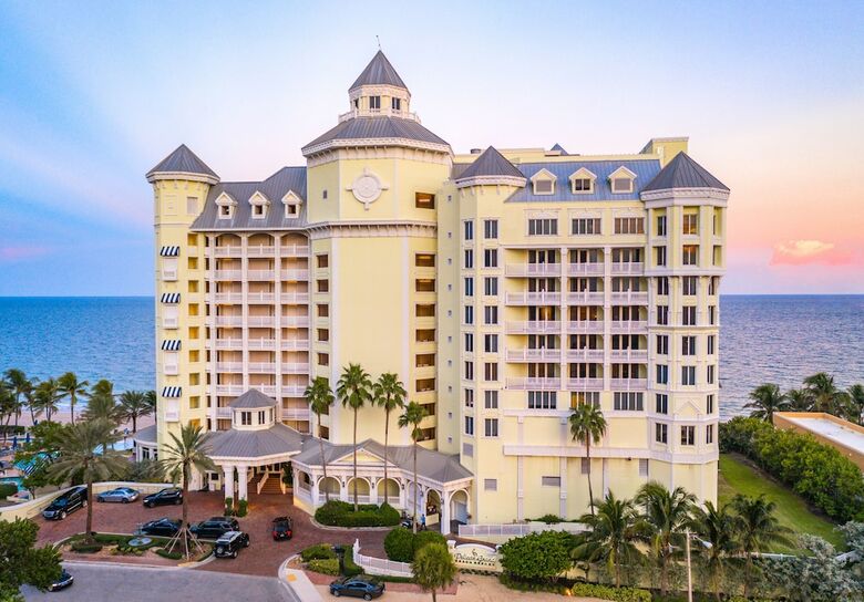 Hotel Pelican Grand Beach Resort