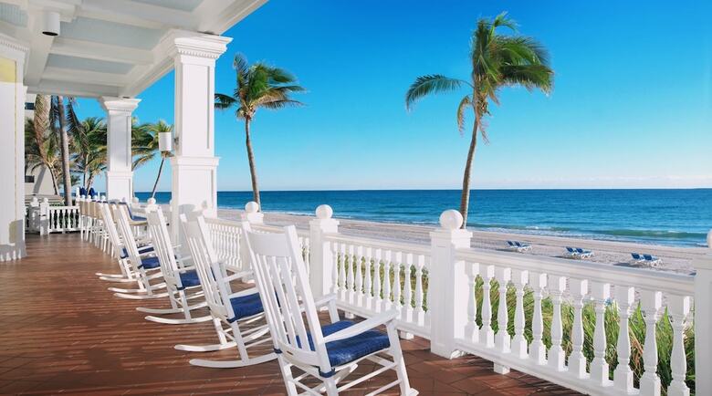 Hotel Pelican Grand Beach Resort