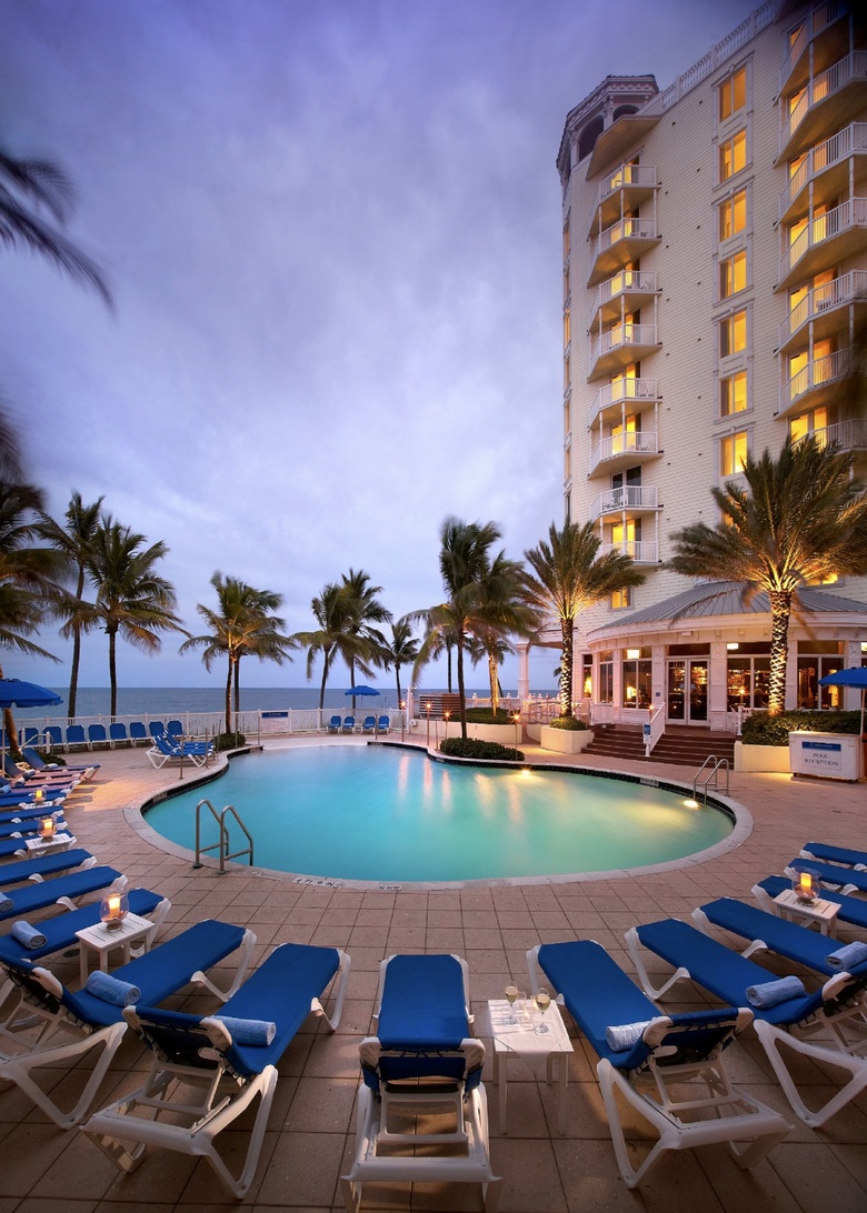 Hotel Pelican Grand Beach Resort