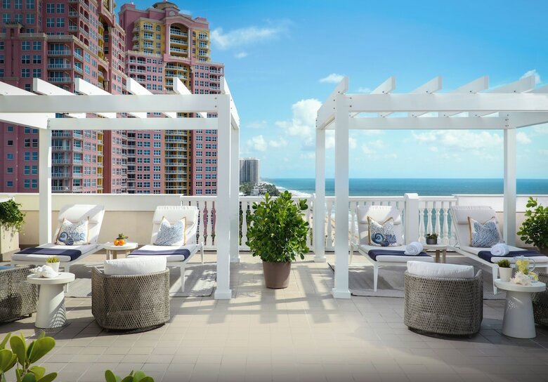 Hotel Pelican Grand Beach Resort