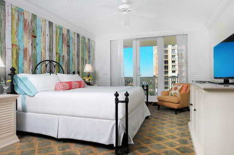 Hotel Pelican Grand Beach Resort