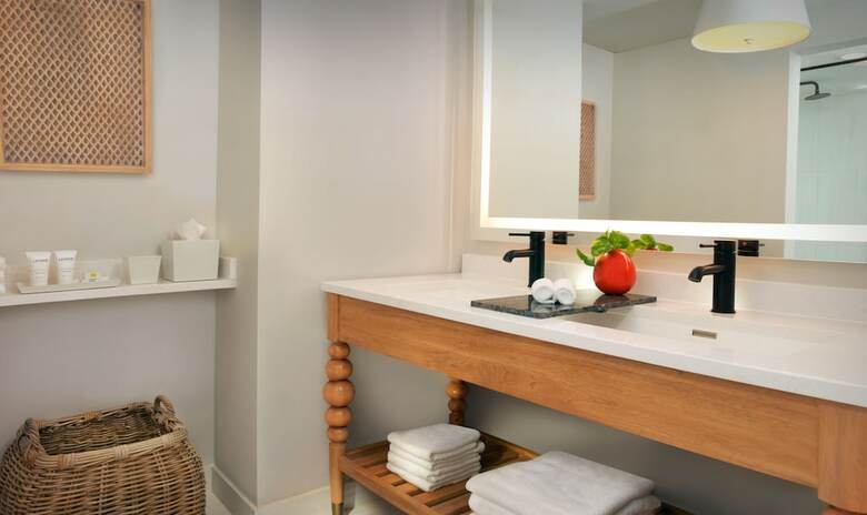 Hotel Pelican Grand Beach Resort