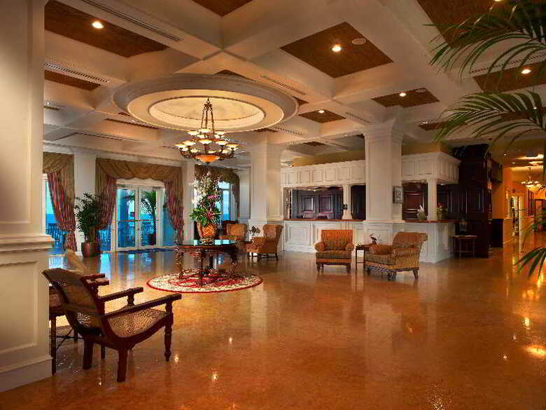 Hotel Pelican Grand Beach Resort