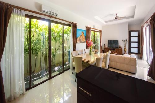 Villa Iorangi By Tropiclook: Suksan Style Rawai Beach
