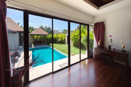 Villa Iorangi By Tropiclook: Suksan Style Rawai Beach