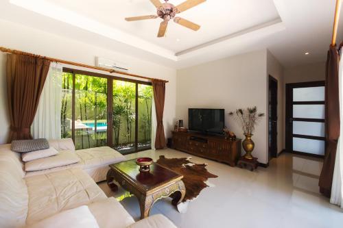 Villa Iorangi By Tropiclook: Suksan Style Rawai Beach
