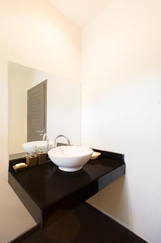 Villa Iorangi By Tropiclook: Suksan Style Rawai Beach
