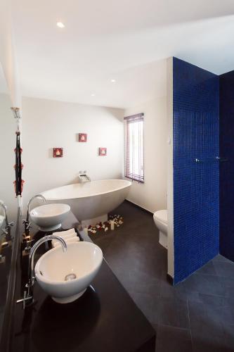 Villa Iorangi By Tropiclook: Suksan Style Rawai Beach