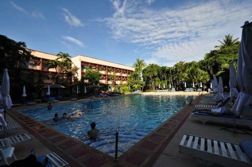 Basaya Beach Hotel & Resort