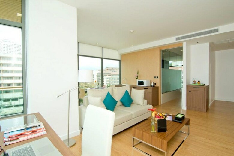 Seven Zea Chic Hotel