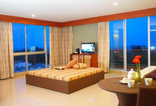 Long Beach Cha-am Hotel