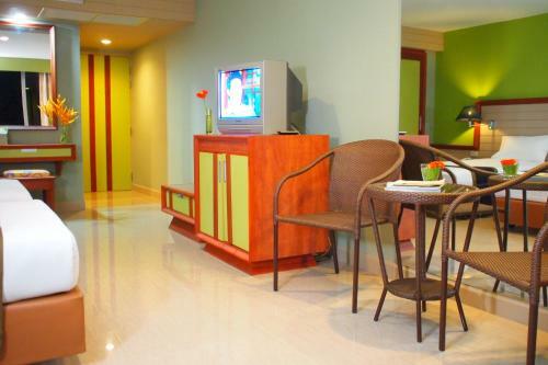 Long Beach Cha-am Hotel