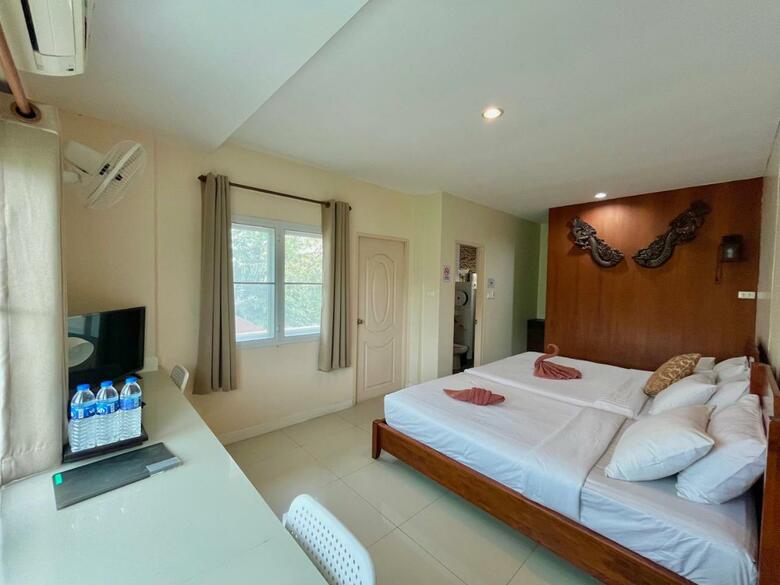 Hostal Baanbaramee Guesthouse