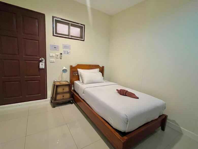 Hostal Baanbaramee Guesthouse