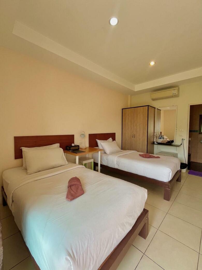 Hostal Baanbaramee Guesthouse