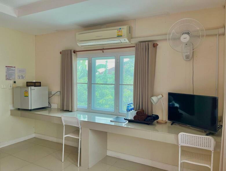 Hostal Baanbaramee Guesthouse