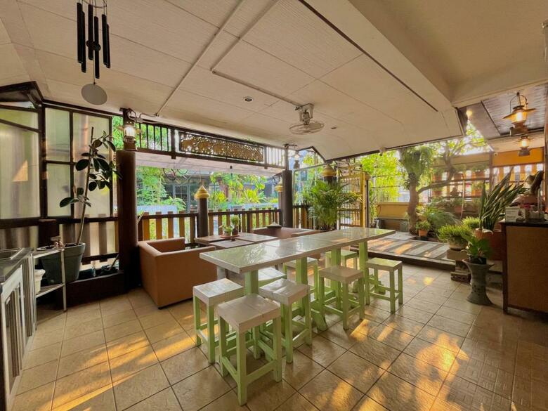 Hostal Baanbaramee Guesthouse