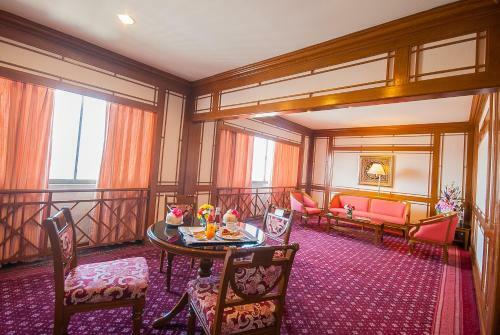 Diamond Plaza Hotel
