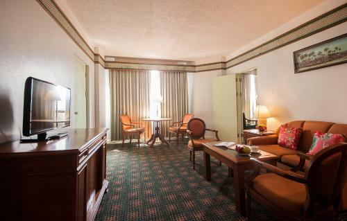 Diamond Plaza Hotel