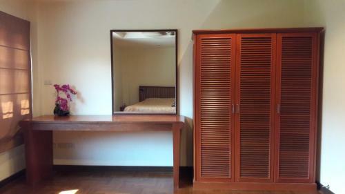 Jon Thaihouse