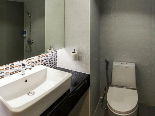 Silom Palace Hotel
