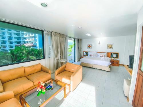 Nern Chalet Beachfront Hotel
