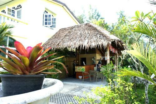 Hostal Roo Poo Guest House