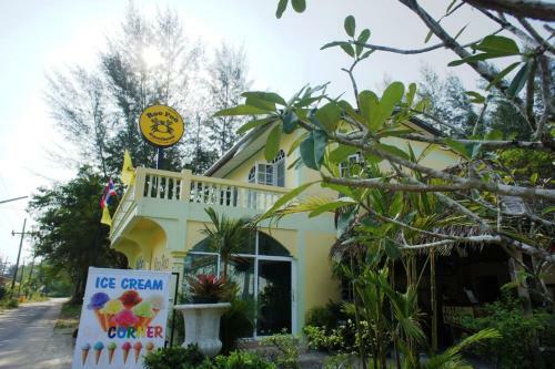 Hostal Roo Poo Guest House