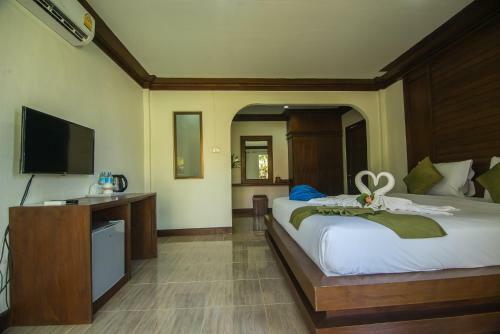 Lanta Nice Beach Resort