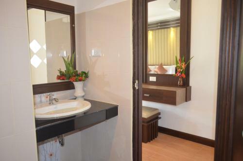 Lanta Nice Beach Resort