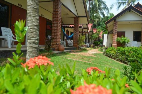 Lanta Nice Beach Resort