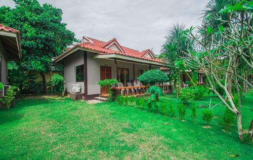 Lanta Nice Beach Resort
