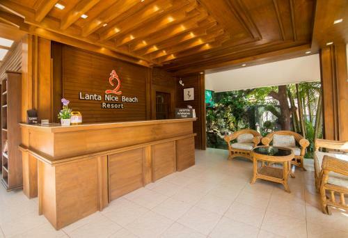 Lanta Nice Beach Resort