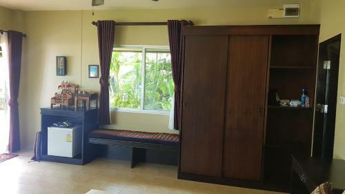 Hotel Lanta Castaway Beach Resort