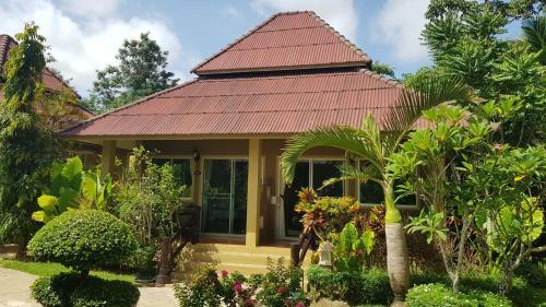 Hotel Lanta Castaway Beach Resort