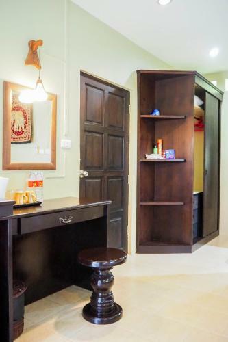 Hotel Lanta Castaway Beach Resort