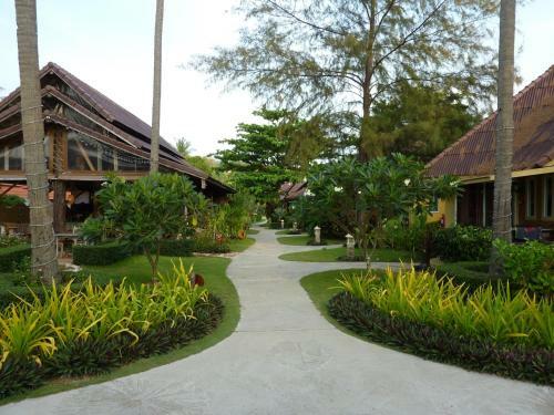 Hotel Lanta Castaway Beach Resort