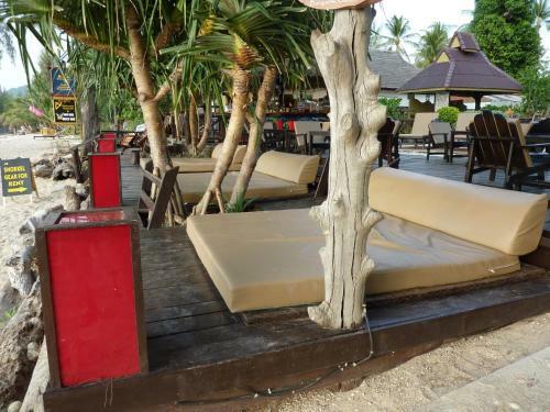 Hotel Lanta Castaway Beach Resort