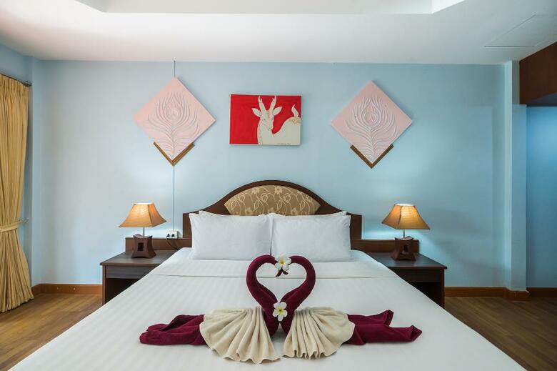 Hotel Kaw Kwang Beach Resort